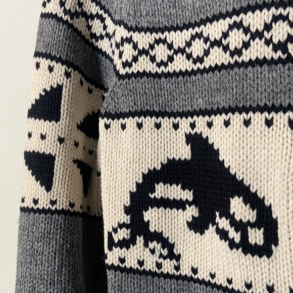 Aritzia TNA ‘Killer Whale’ RARE Cowichan Gray and Cream Patterned Zip-Up Sweater - Picture 3 of 15